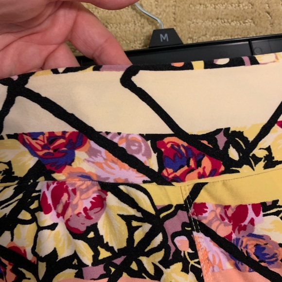 EUC LuLaRoe OS Leggings - Picture 3 of 8